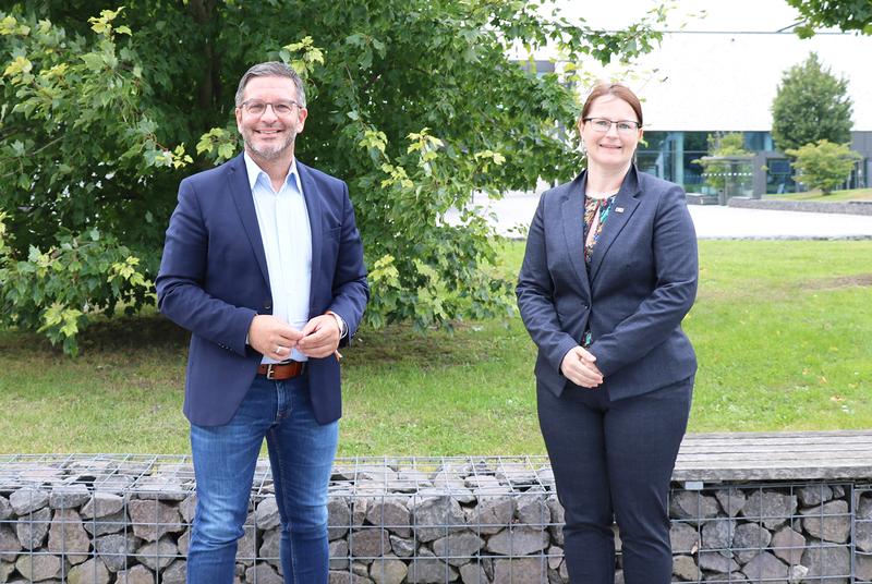 Oberbürgermeister Marc Herter und HSHL-Präsidentin Prof. Dr.-Ing. Kira Kastell