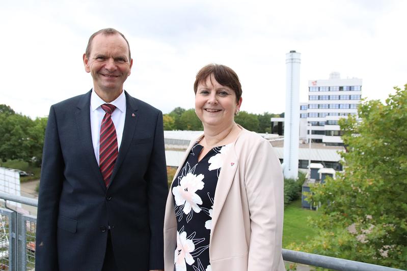 Für eine weitere Amtszeit gewählt: Präsident Professor Dr. Jürgen Krahl und Kanzlerin Nicole Soltwedel