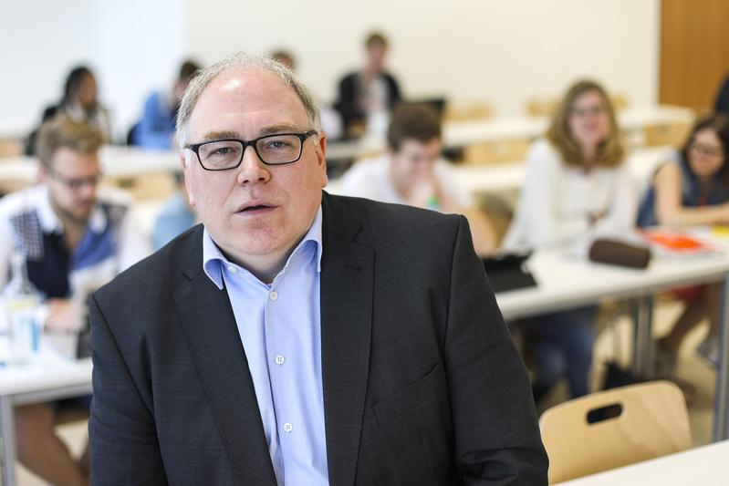 Prof. Dr. Jochen Oltmer, Professor für Neueste Geschichte und Vorstandsmitglied des Instituts für Migrationsforschung und Interkulturelle Studien (IMIS) der Universität Osnabrück.