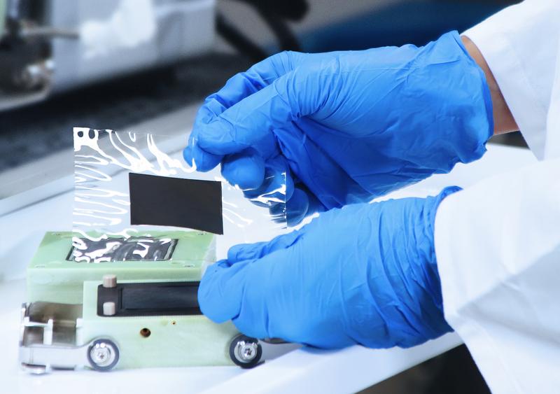 Characterization of fuel cells: A new test system enables fuel cells to be tested with the new catalysts, thus demonstrating the consistent quality of the catalyst particles. 