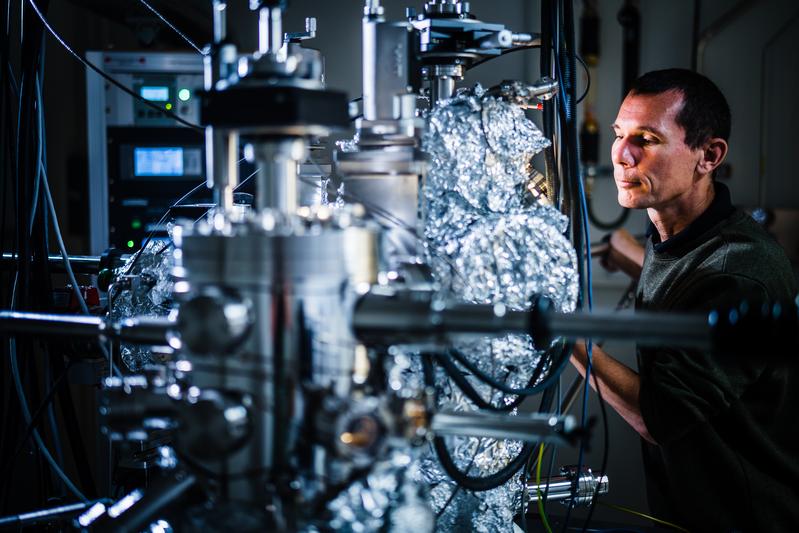 Im neuen Kryo-Labor an der TU Ilmenau kann künftig leistungsstarke und energieeffiziente Elektronik entwickelt werden