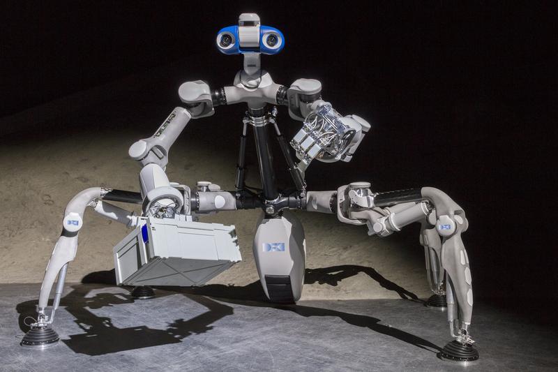 Der am DFKI Robotics Innovation Center für den Weltraumeinsatz entwickelte Roboter Mantis. Dank Q-Rock wird es künftig auch Nutzer*innen ohne Expertenwissen möglich sein, kosteneffizient maßgeschneiderte Robotersysteme für ihre Anwendungen zu entwickeln. 