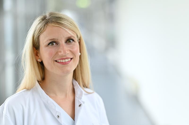 Dr. Julia Leonhardt vom Universitätsklinikum Jena erhält den diesjährigen Levi-Montalcini Biomedical Science Award der Europäischen Gesellschaft für Intensivmedizin (ESICM). 