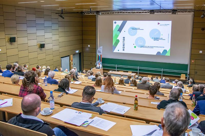 Eröffnung der Konferenz IMPACT für Rhein-Main durch die Hochschulpräsidentin Prof. Dr. Eva Waller. 