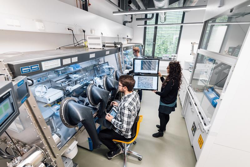 Ein Schwerpunkt der Forschungsaktivitäten an der Hochschule Aalen liegt auf neuen Materialien und Verfahren zur Energiespeicherung. 