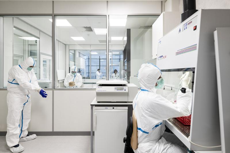 Das Labor für antike DNA im Institut für Mumienforschung von Eurac Research, in dem die molekularen Arbeiten an den Exkrementen-Proben durchgeführt wurden.