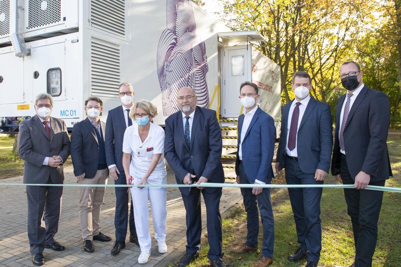 Eröffnung des ersten "HerzCheck"-Standortes in Mecklenburg-Vorpommern in Wolgast, u.a. mit Mecklenburg-Vorpommerns Gesundheitsminister Harry Glawe (4. von rechts).