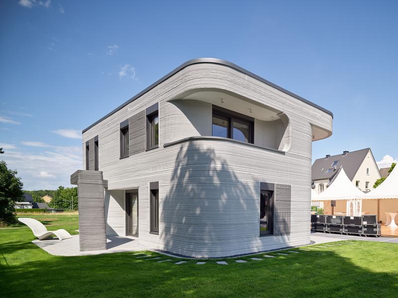 In Beckum steht eines der ersten Häuser Deutschlands, das per 3D-Druck gebaut wurde. Die TH Deggendorf spricht am 20. Oktober über dieses in der Baubranche neuartige Fertigungsverfahren.