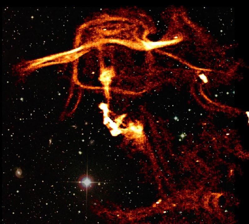 Noch nie dagewesener Detailreichtum: Die Strukturen aus heißem Gas bilden die wiederkehrende Aktivität supermassereicher Schwarzer Löcher ab, die bis zu 200 Mio. Jahre zurückreicht. Sie haben Einfluss auf die Entwicklung des intergalaktischen Mediums