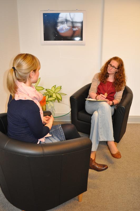 Ein Gesprächssetting im Rahmen der Psychotherapieausbildung. 