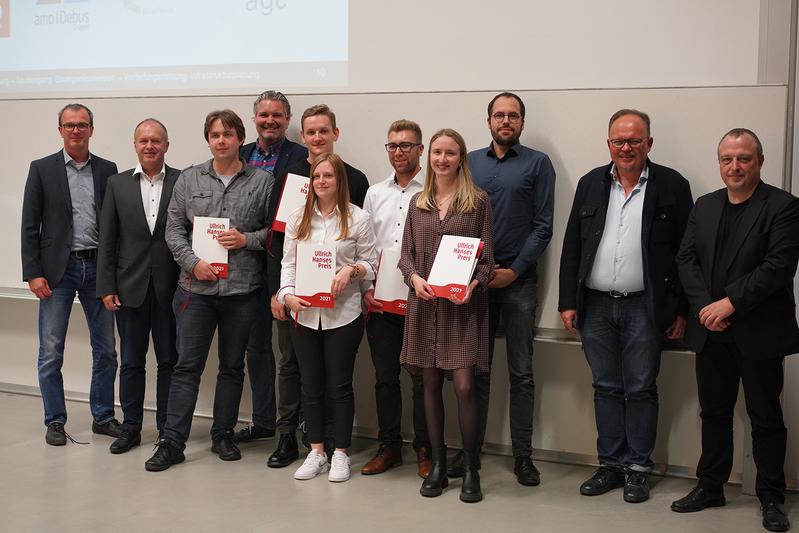  Die Preisträgerinnen und Preisträger des Ullrich-Hanses-Preises zusammen mit Jury und Sponsoren.