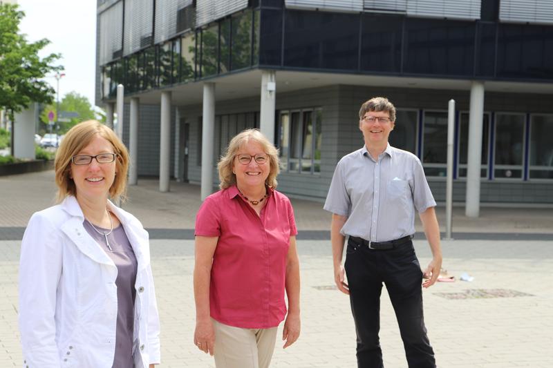 Miriam Lüdtke-Handjery (wiss. Referentin), Dr. Rita Cornely (Geschäftsführerin des GI), Prof. Dr. Rainer Herpers (Direktor des GI) (v.li.)