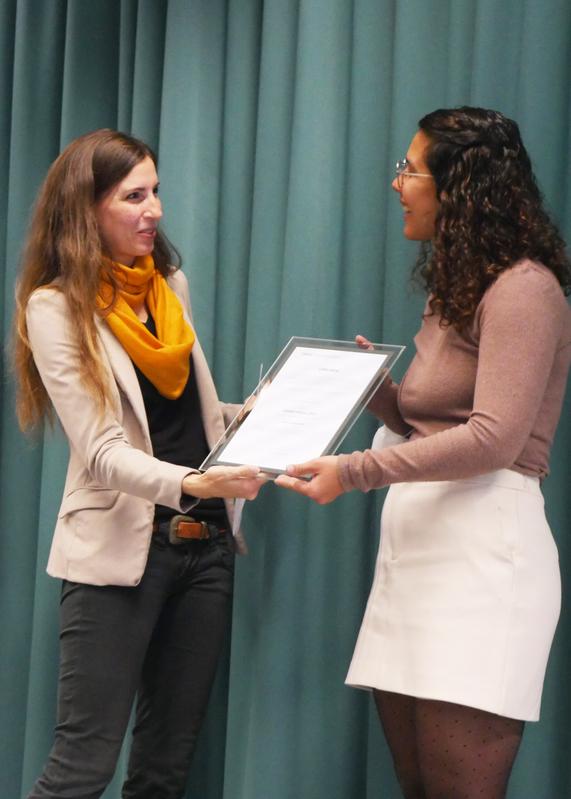 DAAD Preis 2021 - Preisverleihung durch Prof. Dr. Barbara Wieczorek an Studentin Sabrina Oberli Palma 