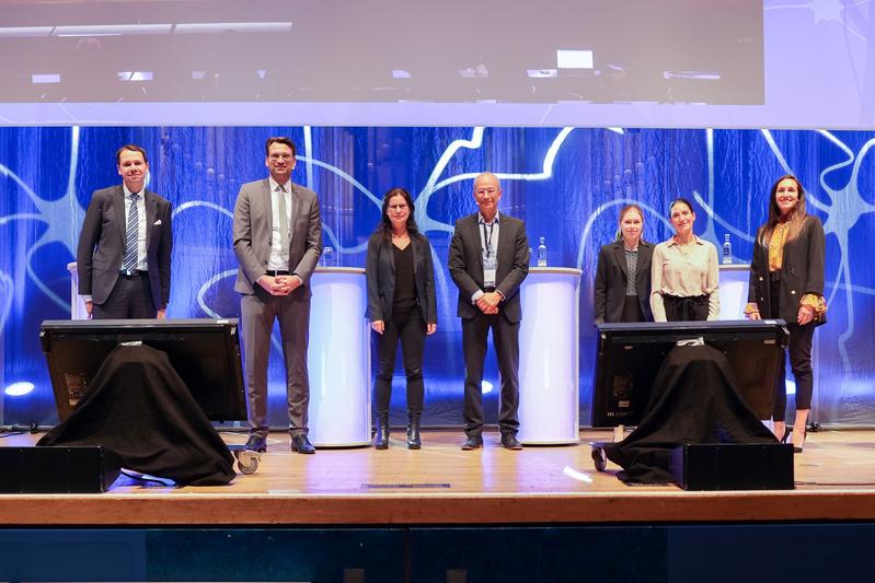 v.l.n.r.: Dr. Hartmuth Nowak, Nils Degenhardt, Prof. Dr. Esther Pogatzki-Zahn, Prof. Dr. Winfried Meißner, Dr. Luisa Kreß, Dr. Franziska Karl-Schöller, PhD & Dr. Laura Bernal Sanchez