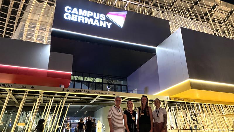 Außenansicht des Deutschen Pavillons auf der Expo 2020 Dubai. Prof. Guido Falkemeier, Kristina Heidebrecht, Leonie Hans und Susann Ehrig.