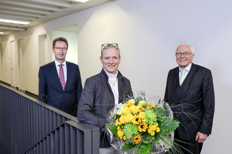 v.l.n.r.: Der amtierende Rektor Prof. Dr. Lambert T. Koch, die designierte Rektorin Prof. Dr. Birgitta Wolff und der Hochschulratsvorsitzende Dr. h.c. Josef Beutelmann.