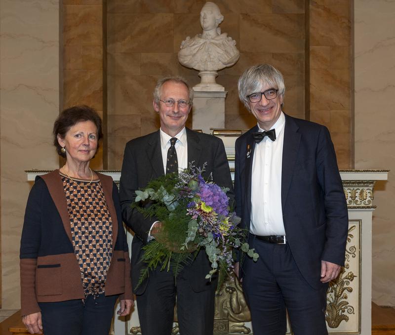 Nach der Wahl: Prof. Dr. Christian Ammer (Mitte) mit Senats-Sprecherin Prof. Dr. Margarete Boos (links) und Universitätspräsident Prof. Dr. Metin Tolan.