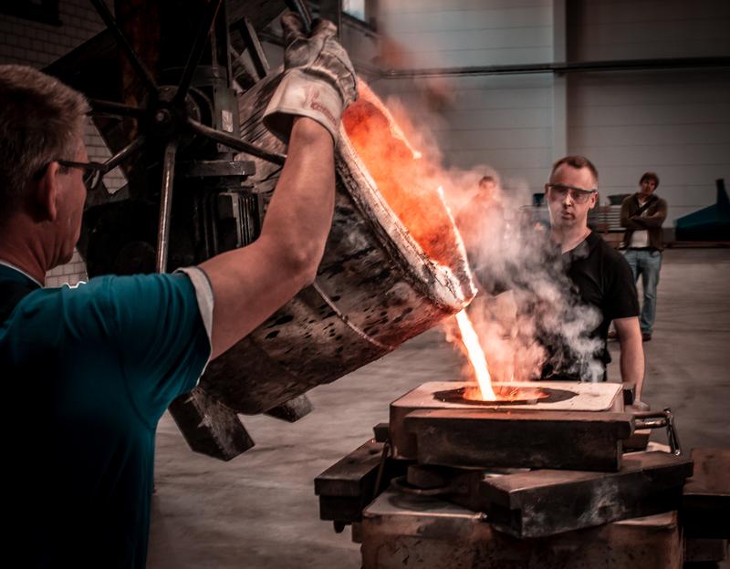 Erprobung des neuen Gussverfahrens im Sächsischen Metallwerk Freiberg.