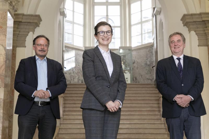 Prof. Dr. med. Andreas Frewer, Dr. med. Christine Westerteicher und Prof. Dr. med. Frank Erbguth (v. l.)