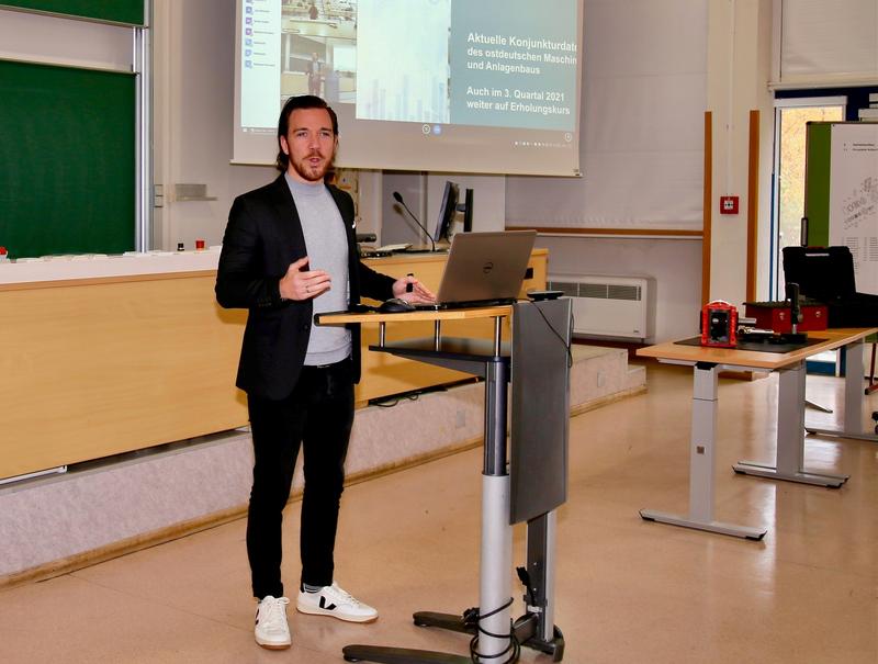 Michael Patrick Zeiner, VDMA-Bildungsreferent und Projektleiter der Maschinenhaus-Initiative lobte in seinem Vortrag das hohe Engagement der Hochschule Zittau/Görlitz in der Lehre.