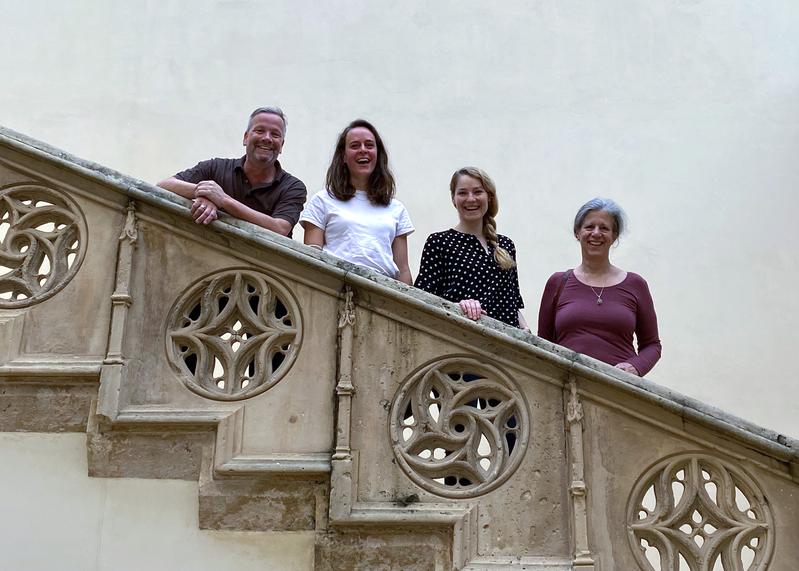 Das Foto zeigt das Projektteam der HS Gesundheit (v.l.n.r): Prof. Dr. Grüneberg, Franziska Weber, Angela Arntz, Marietta Handgraaf