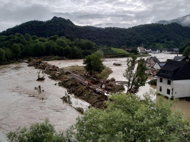 Altenahr im Hochwassersommer 2021: Jetzt geht es darum, wie die Infrastruktur sinnvoll wieder aufgebaut werden kann. 