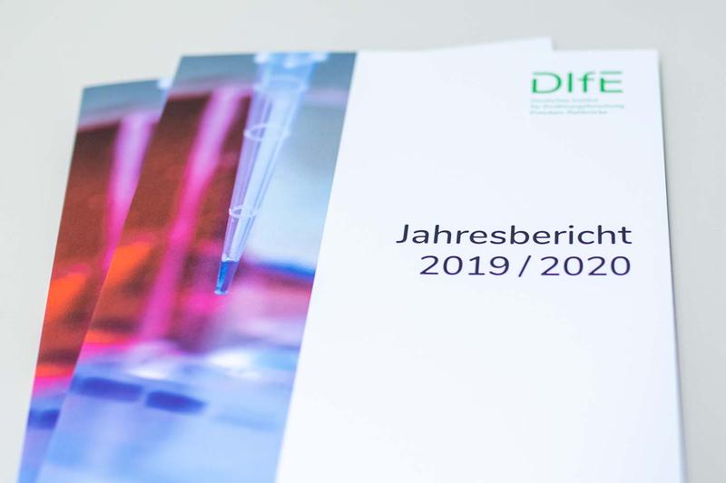 Der jetzt erschienene Jahresbericht des Deutschen Instituts für Ernährungsforschung Potsdam-Rehbrücke (DIfE) informiert in ansprechender Gestaltung über die wichtigsten Aktivitäten und Ereignisse des DIfE in den Jahren 2019/2020.