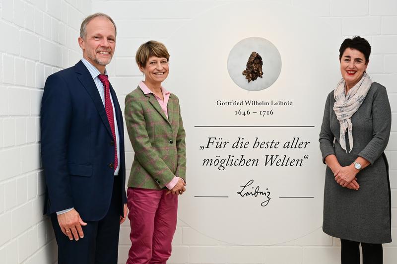 Prof. Dr. Jörg Overmann, Prof. Dr. Angela Ittel, Bettina Fischer (von links nach rechts)