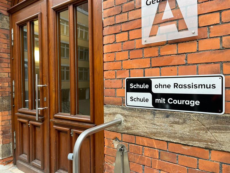 Deutschlandweit gibt es inzwischen mehr als 3.500 Schulen die sich dem Netzwerk "Schule ohne Rassismus – Schule mit Courage" angeschlossen haben.