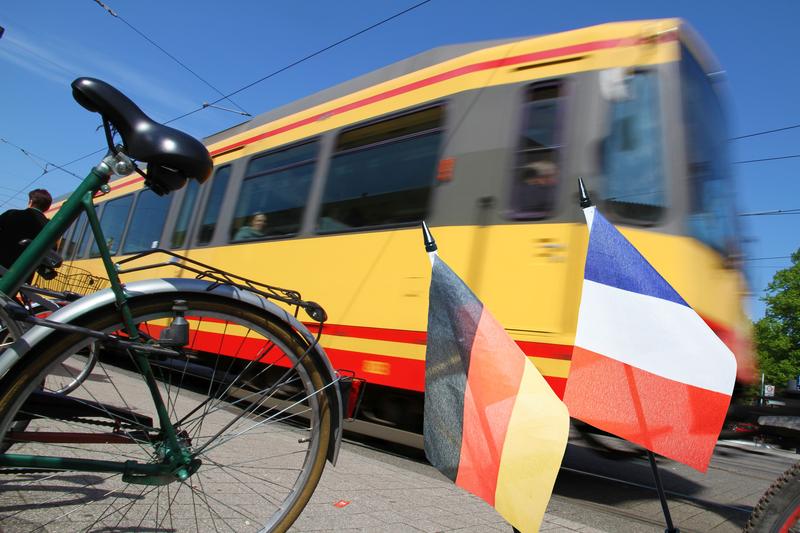 Erfolgreiche Kollaboration: Das deutsch-französische Verbundprojekt SuMo-Rhine hat Wissen und Anwendungen für mehr nachhaltige Mobilität am Oberrhein hervorgebracht. (Foto: Lydia Albrecht, KIT) 