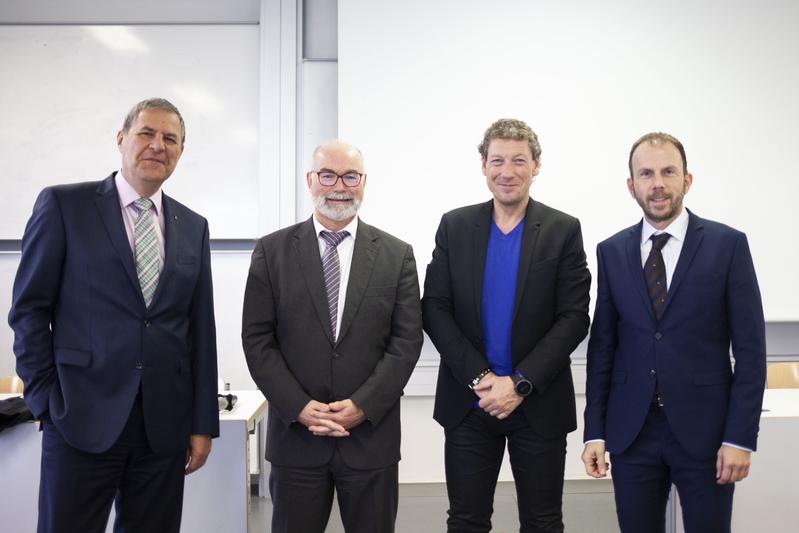 Dem Vorstand des neu gegründeten Fördervereins der Hochschulen für den öffentlichen Dienst in Deutschland e. V. gehören an Prof. Dr. Frank Nolden, Dr. Robert Klüsener, Prof. Dr. Jürgen Stember (1. Vorsitzender), Prof. Dr. Robert Knappe (2. Vorsitzender).