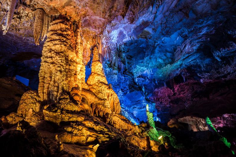 Klimaarchiv Tropfsteine: Die Tropfsteine der Shennong-Höhle (im Bild) und der Jiulong-Höhle erlauben einen exakten Blick in die Zeit des Zusammenbruchs der Liangzhu-Kultur vor etwa 4300 Jahren.