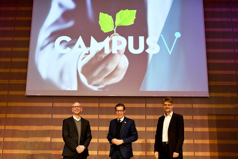 Konsortium Campus V gegründet (v.l.n.r.): Prof. Dr. Nils Stieglitz, Präsident der Frankfurt School of Finance & Management, Prof. Dr. Frank E.P. Dievernich, Präsident der Frankfurt UAS, und Frank Scholze, Generaldirektor der DNB.