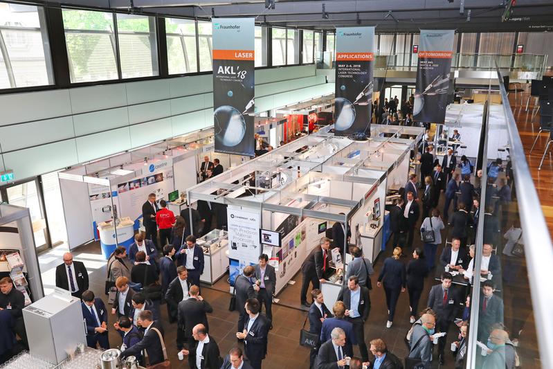 In addition to more than 80 lectures, the participants of AKL’22 in Aachen can once again expect plenty of opportunities for networking. In the picture: Exhibition of sponsors of AKL’18.