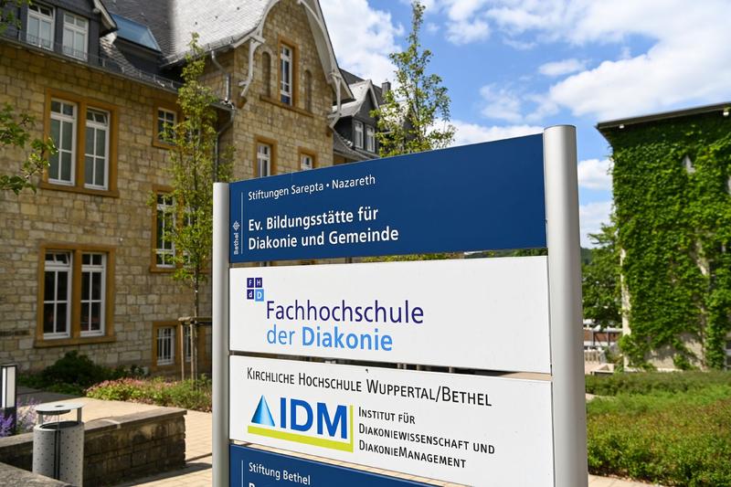 Das Institut für Diakoniewissenschaft und Diakoniemanagement wird seinen Standort weiterhin im Bielefelder Ortsteil Bethel behalten.