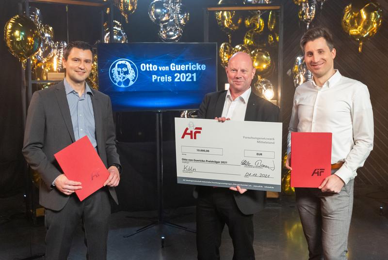 Die Preisträger: Wladimir Philippi (Zentrum für BrennstoffzellenTechnik ZBT), Dr. Ralf Hauser (Fraunhofer IFAM Dresden) und Sebastian Stypka (AIR LIQUIDE Deutschland GmbH) bei der Verleihung des Otto von Guericke-Preises 2021.