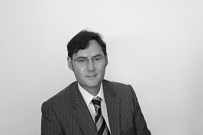 Prof. Dr. Michael Gutiérrez, Hochschule Neu-Ulm, ist Professor des Jahres 2021 in der Katerogie Wirtschaftswissenschaften/Jura beim Wettbewerb der UNICUM Stiftung.
