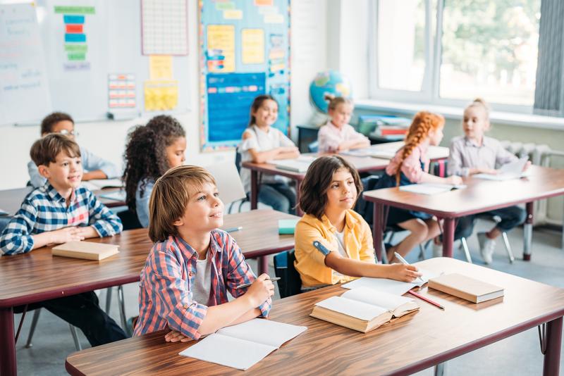 HM-Professor Prof. Dr. Christian Schwarzbauer erhob wie wirksam unterschiedliche Lüftungskonzepte in Klassenzimmern sind