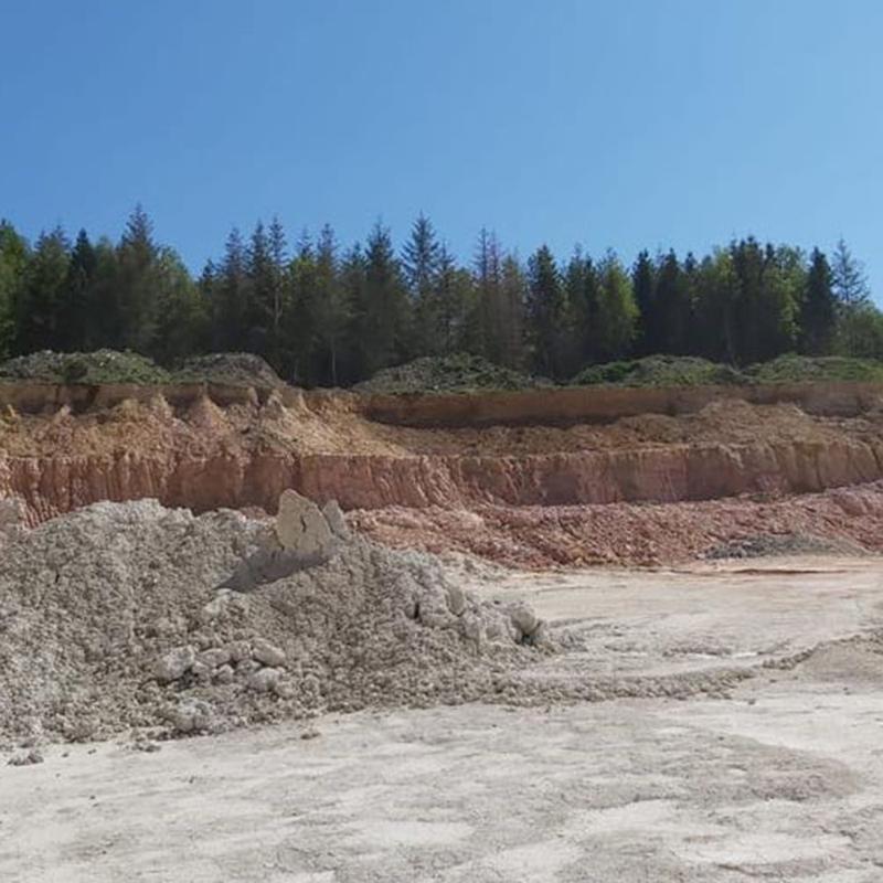 Geologen der Universität Trier untersuchen Sekundärrohstoffe aus der Großregion, die zur Herstellung von Zement verwendet werden können. Dazu zählen beispielsweise Abfallstoffe aus dem Bergbau. 