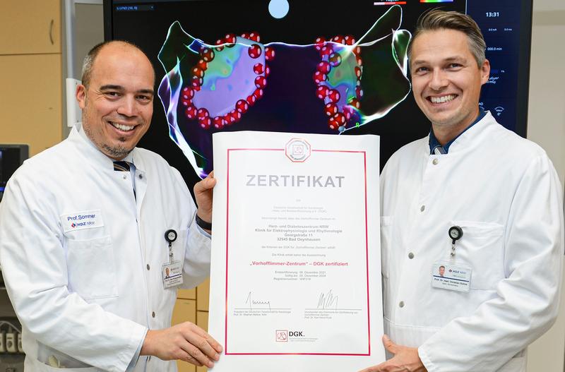 Klinikdirektor Prof. Dr. Philipp Sommer (l.) und Prof. Dr. Christian Sohns, stellv. Klinikdirektor, leiten die Klinik für Elektrophysiologie und Rhythmologie am HDZ NRW, Bad Oeynhausen