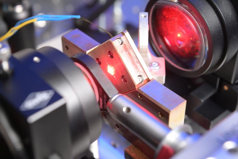 In the laser demonstrator, LZH tests the functionality of the Alexandrite crystals.