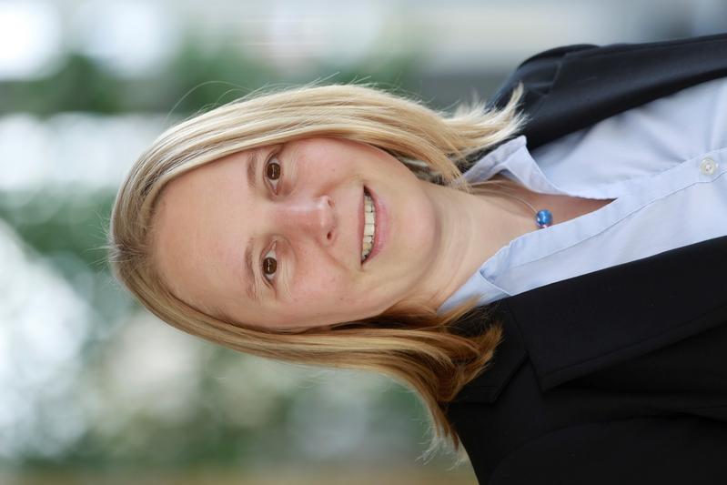 Die Physikerin Prof. Dr. Hannah Elfner erforscht Prozesse zwischen den allerkleinsten Teilchen des Universums