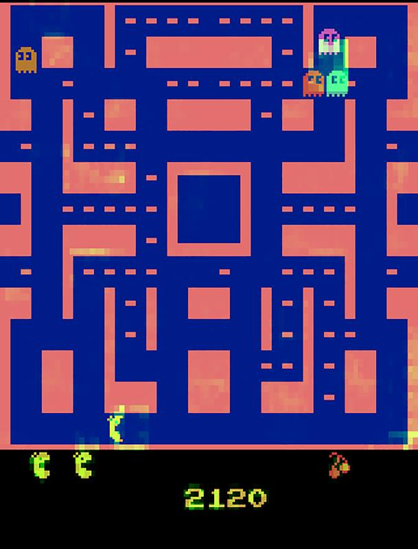 In diesem Bild läuft Pac-Man in der linken unteren Ecke hin und her. Die gelbe Unterlegung zeigt, dass der Agent dabei auf die Geister in der rechten oberen Ecke achtet.
