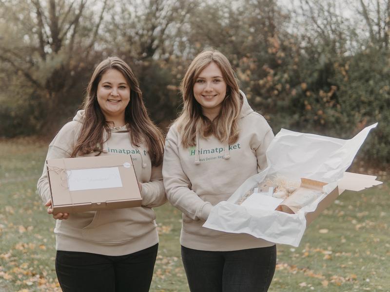 Ehrlich, authentisch, echt: Jil Schlüter (l.) und Claudia Albert (r.) sind die Gründerinnen hinter dem Start-up „Heimatpaket“.