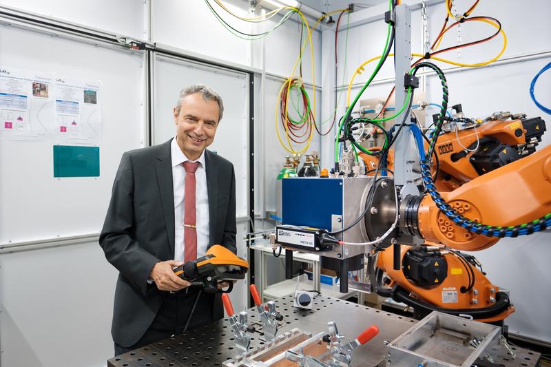 Unter Prof. Dr. Gerhard Schneiders Führung hat sich die Hochschule Aalen bundesweit zu einer der forschungsstärksten Hochschulen für Angewandte Wissenschaften entwickelt.