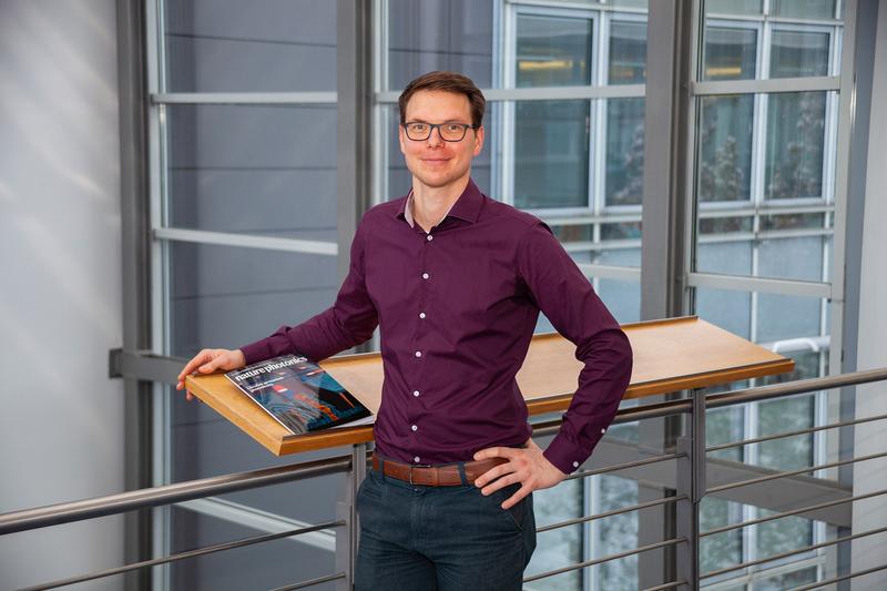 First author Dr Stefan Lischke has been working at IHP since 2007.
