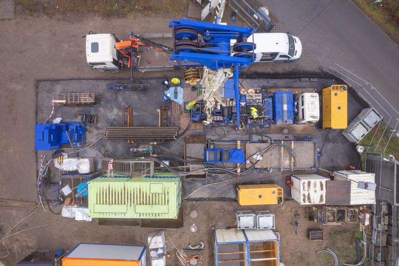 Blick in die Tiefe: An der Bohranlage der Geothermie-Forschungsbohrung in Berlin-Adlershof. 