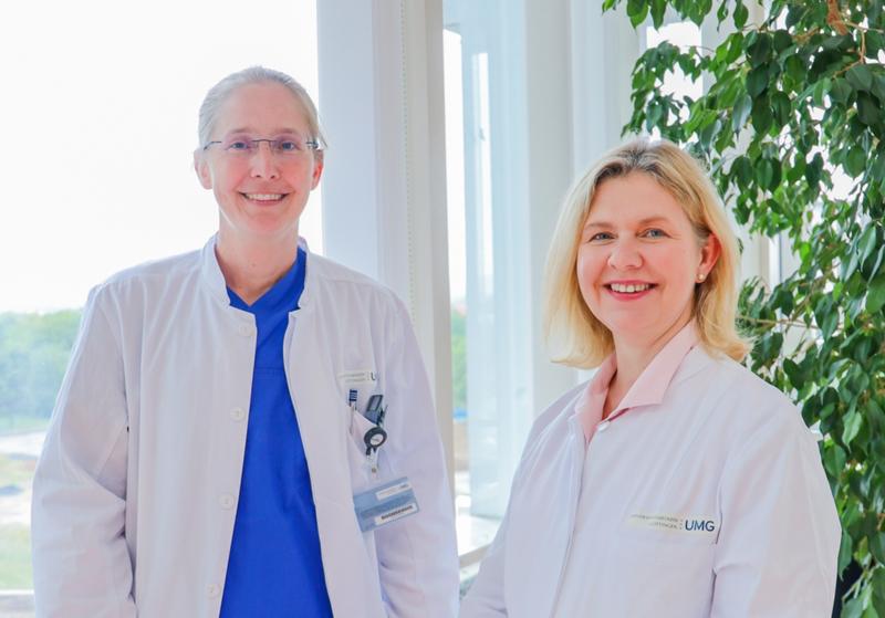 v.l.: Prof. Dr. Miriam Puls, Klinik für Kardiologie und Pneumologie, und Prof. Dr. Elisabeth Zeisberg, Leiterin der Arbeitsgruppe „Kardiales Stroma“, Klinik für Kardiologie und Pneumologie der Universitätsmedizin Göttingen.