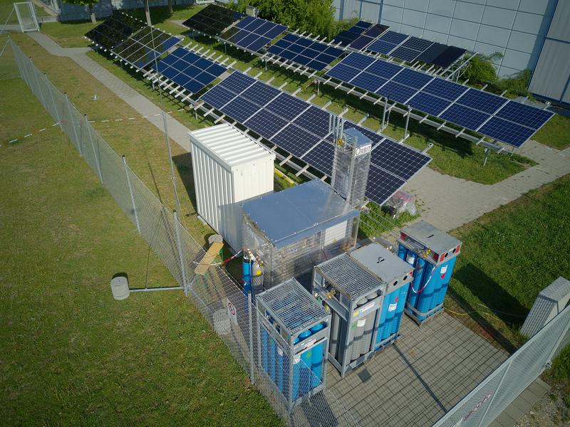 Der für das Forschungsprojekt „ORBIT“ an der OTH Regensburg entwickelte Bioreaktor wird um einen Elektrolyseur erweitert und in eine skalierbare Containerlösung umgebaut.