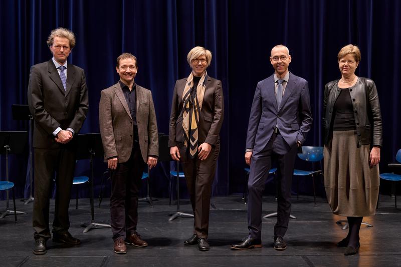 Das neue Präsidium der HMTMH (v. l.): Dr. Michael Müller-Bahns, Prof. Oliver Wille, Prof. Dr. Eva Baumann, Prof. Guido Heidloff Herzig, Prof. Dr. Susanne Rode-Breymann